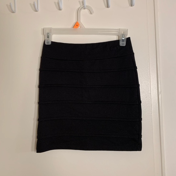 Black miniskirt size 4 - Picture 2 of 5